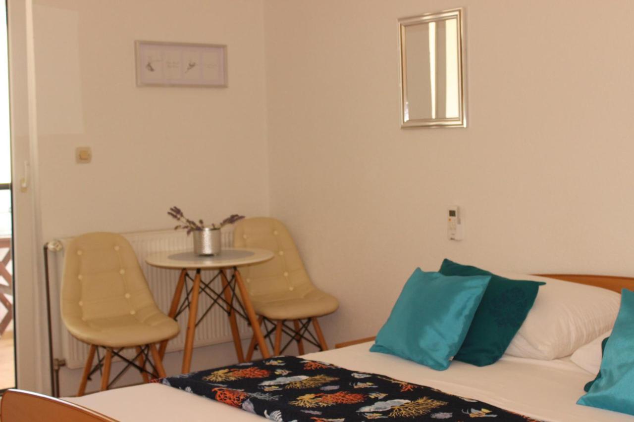 Apartments Villa Arta Murter Exterior photo