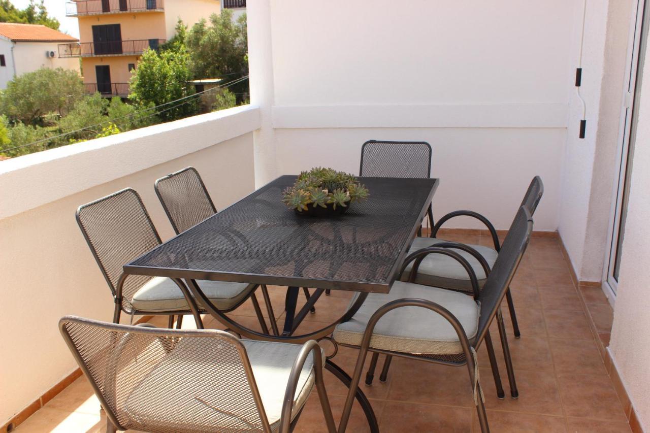 Apartments Villa Arta Murter Exterior photo